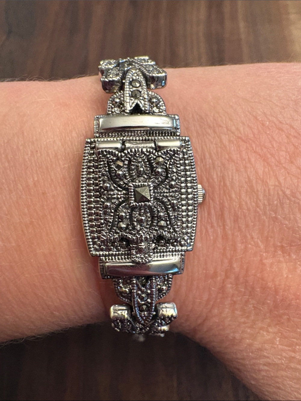 Vintage Crystal -Embellished Women's Bracelet Watch Gothic Se